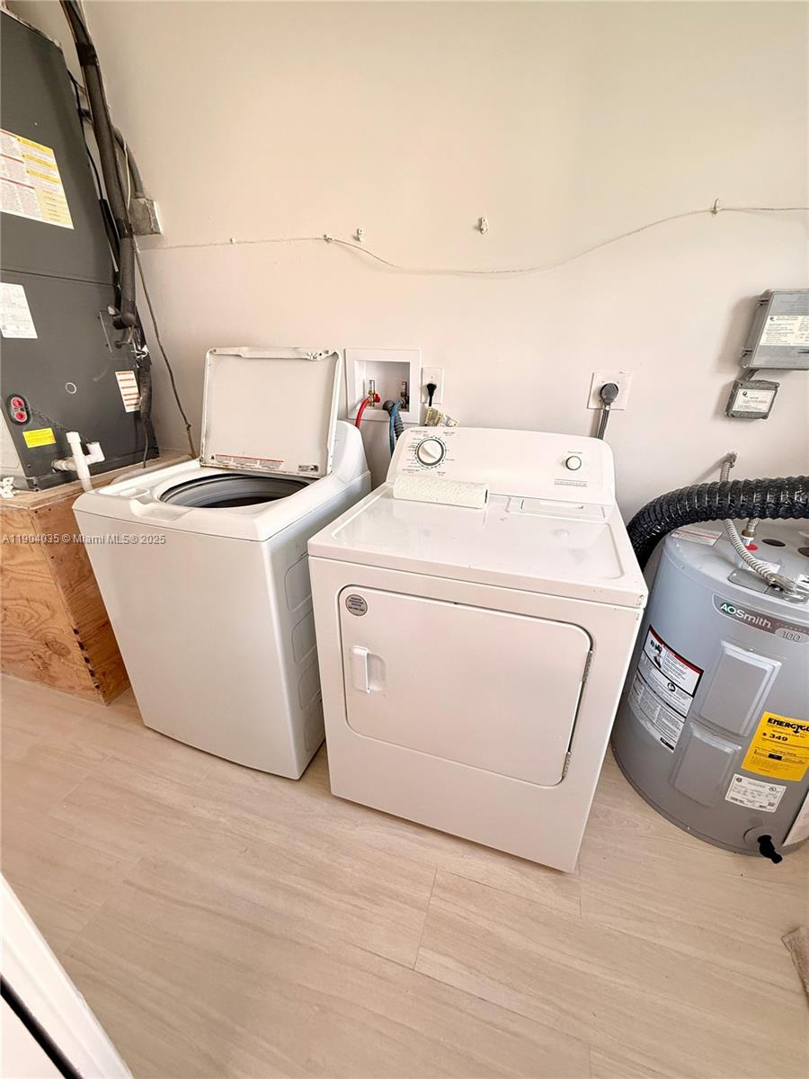 COLLINS PARC - Residential Lease