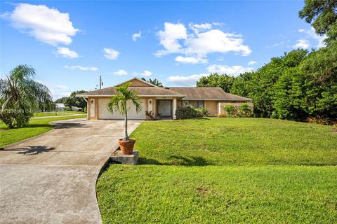 515 SE Nome Dr Port St Lucie FL 34984