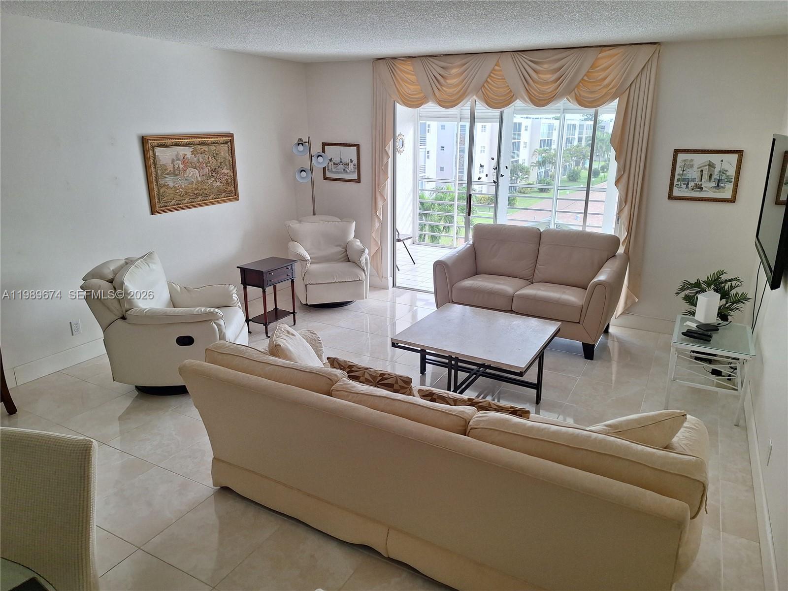 MEADOWBROOK LAKES CONDO - Residential