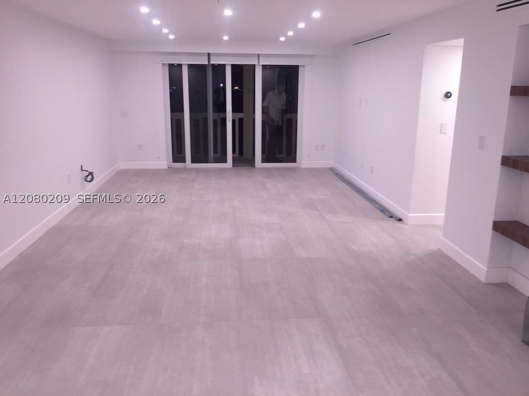 9801 Collins Ave 12Q