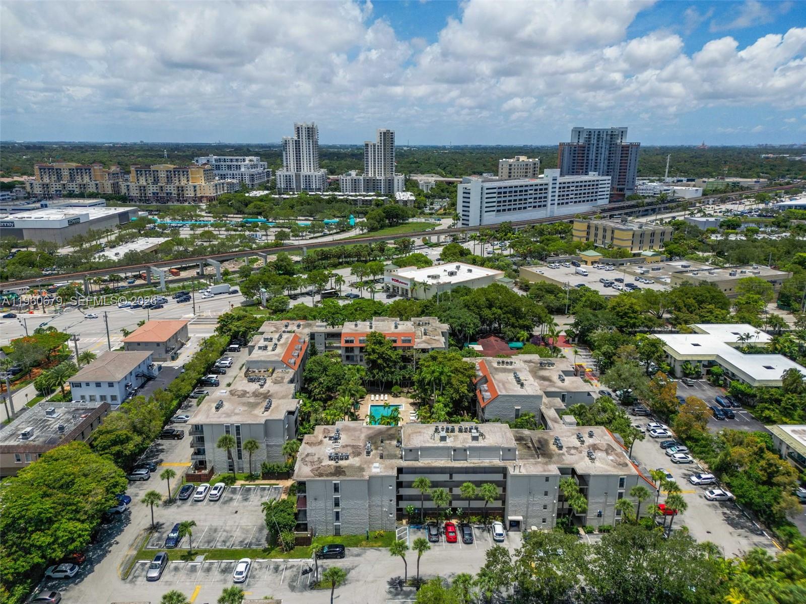 DADELAND GROVE CONDO - Residential
