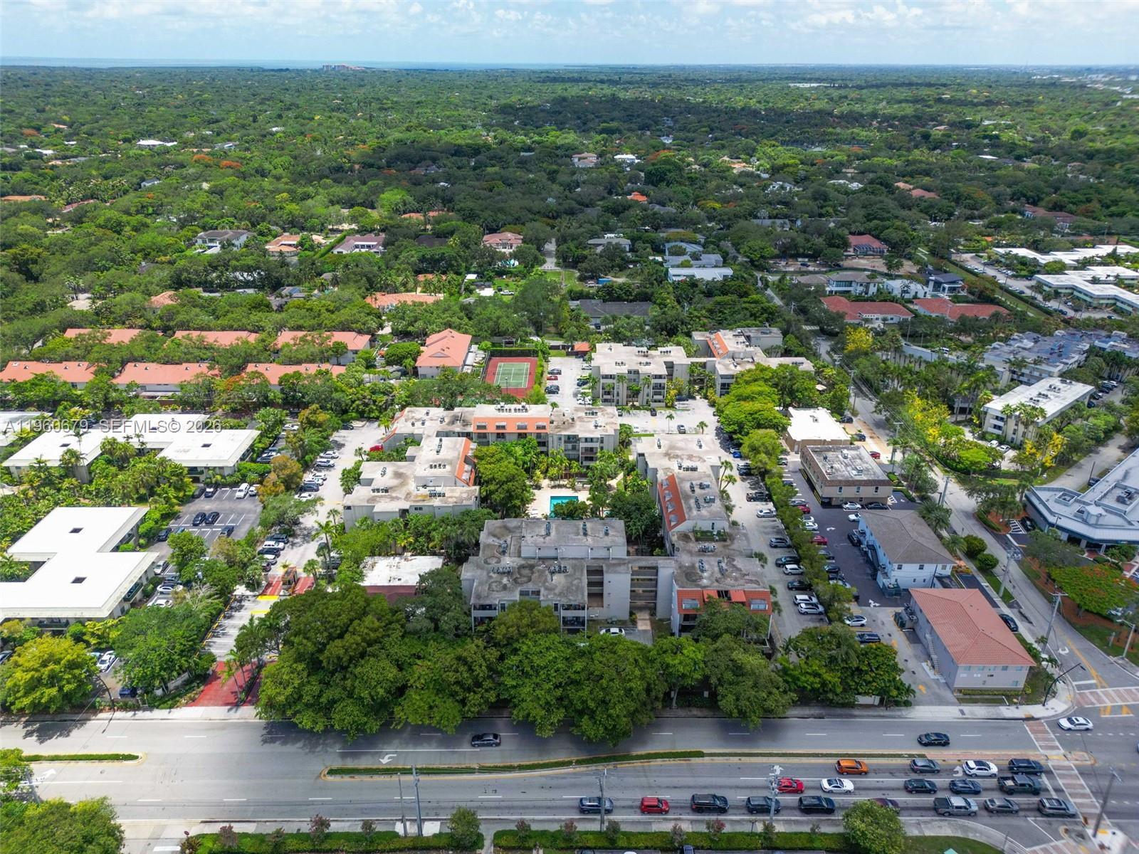 DADELAND GROVE CONDO - Residential