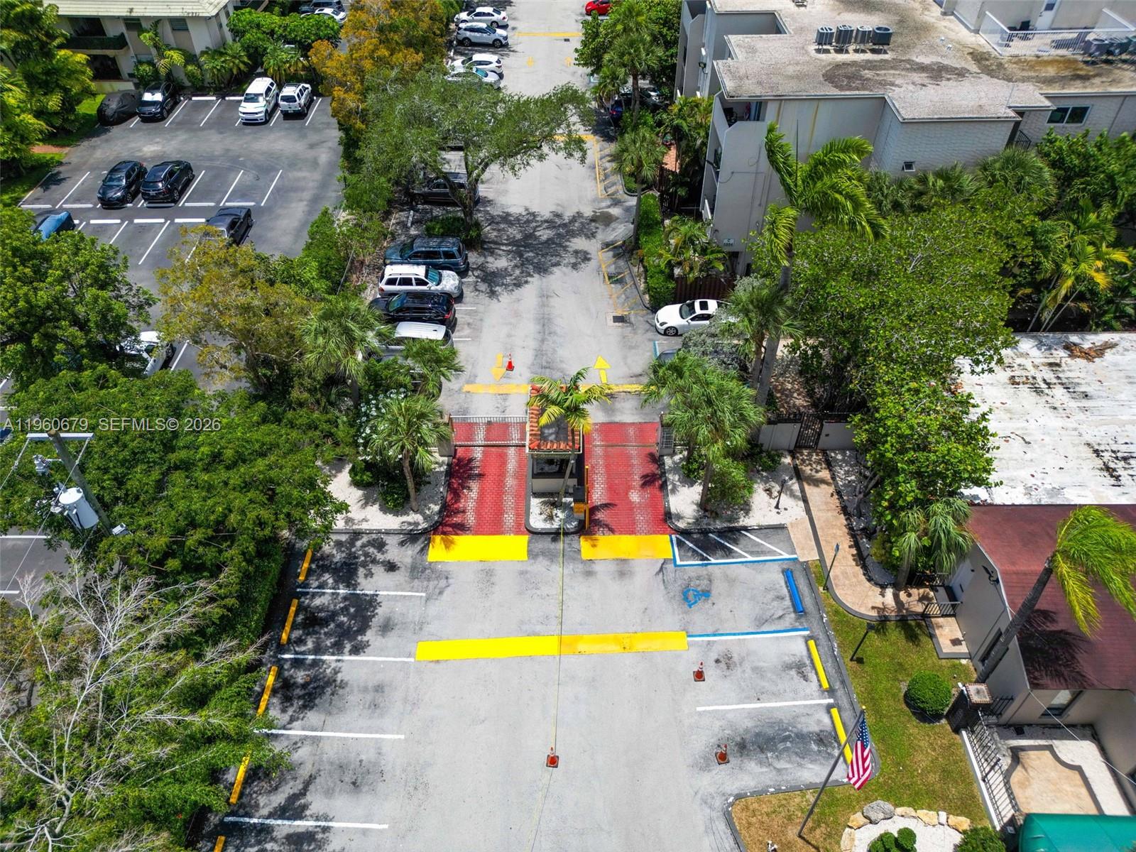 DADELAND GROVE CONDO - Residential