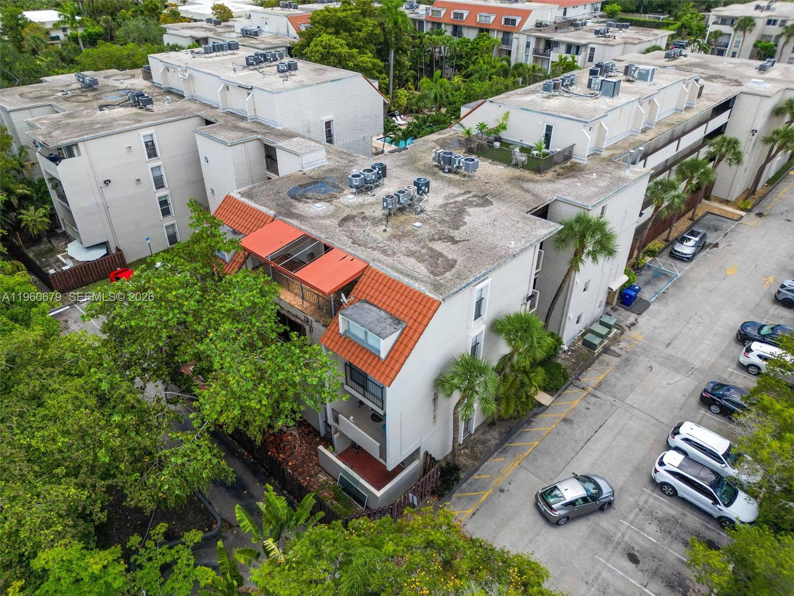 DADELAND GROVE CONDO - Residential