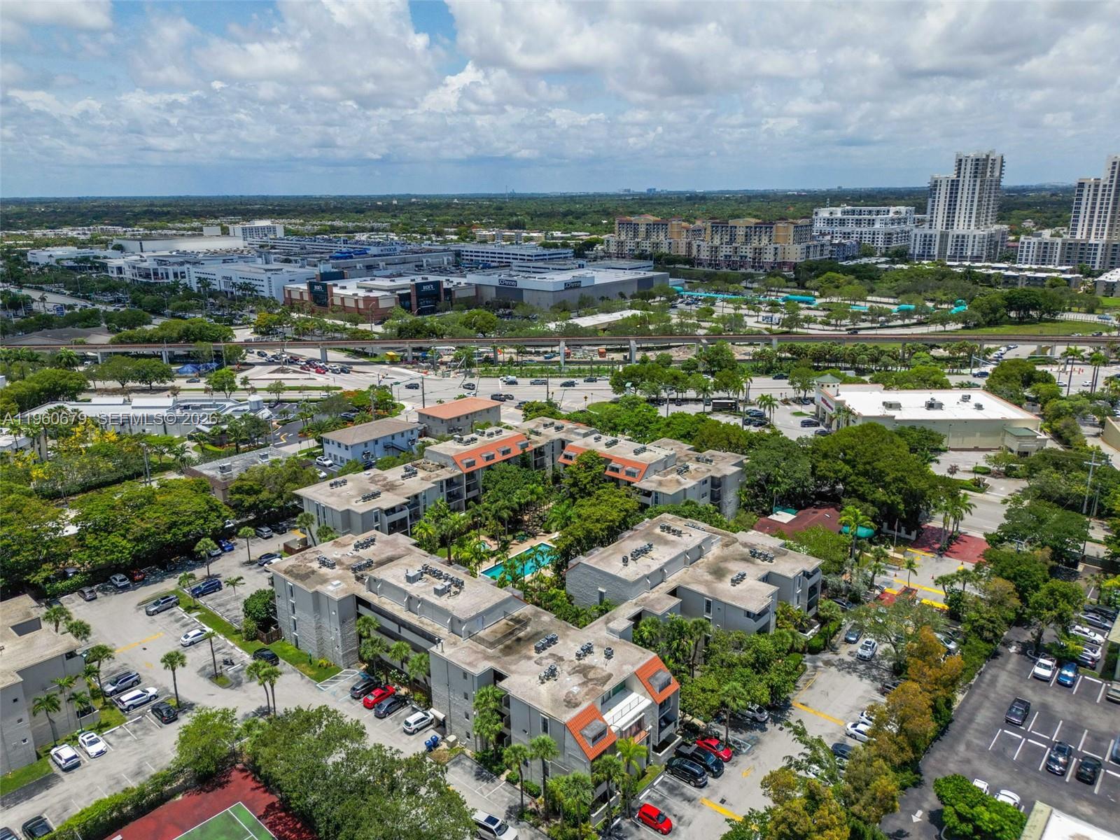DADELAND GROVE CONDO - Residential