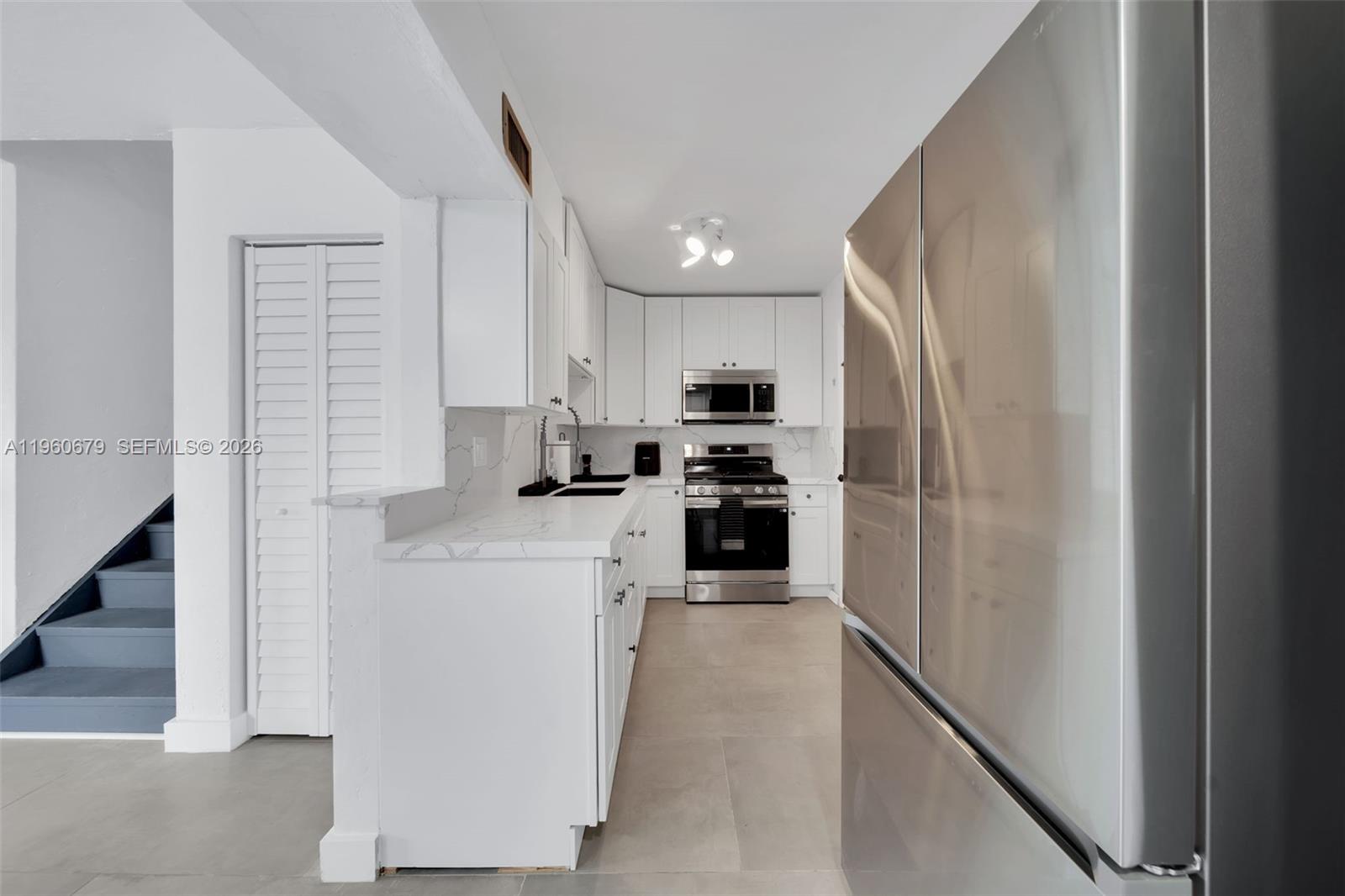 DADELAND GROVE CONDO - Residential