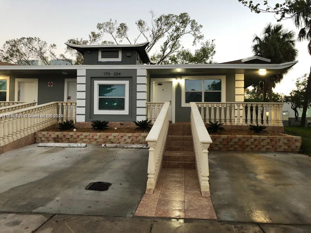 Beautifully renovated 1 bedroom 1 bathroom apartment, water included, Easy to show