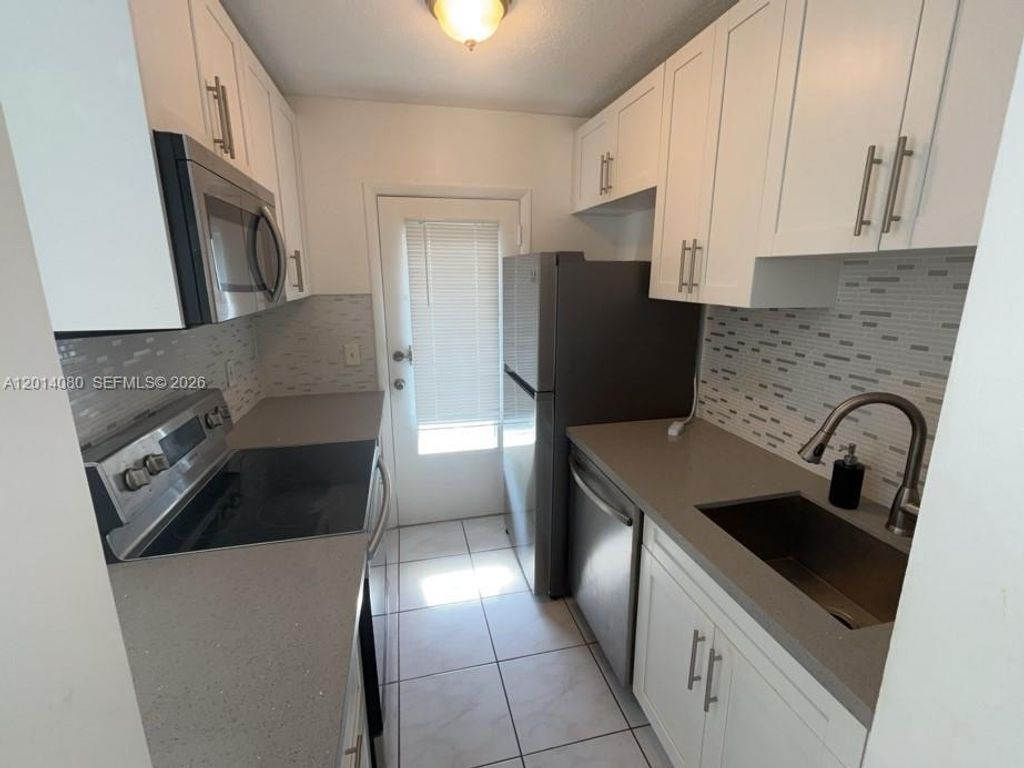 Photo of 1431 S 14th Ave #216, Hollywood, FL 33020 (MLS # A12014080)
