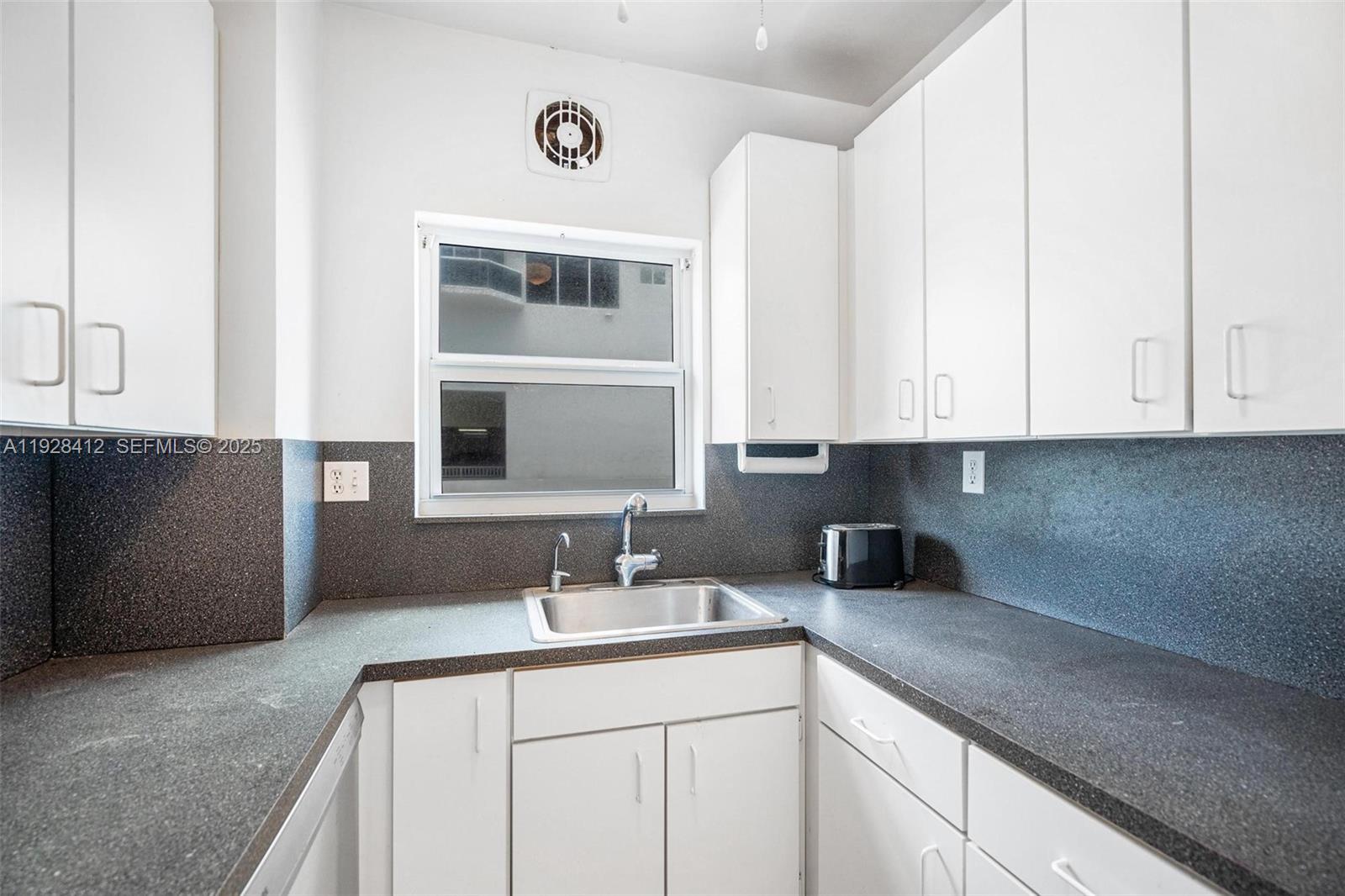 View photos, virtual tours, details... 4747 Collins Ave 207