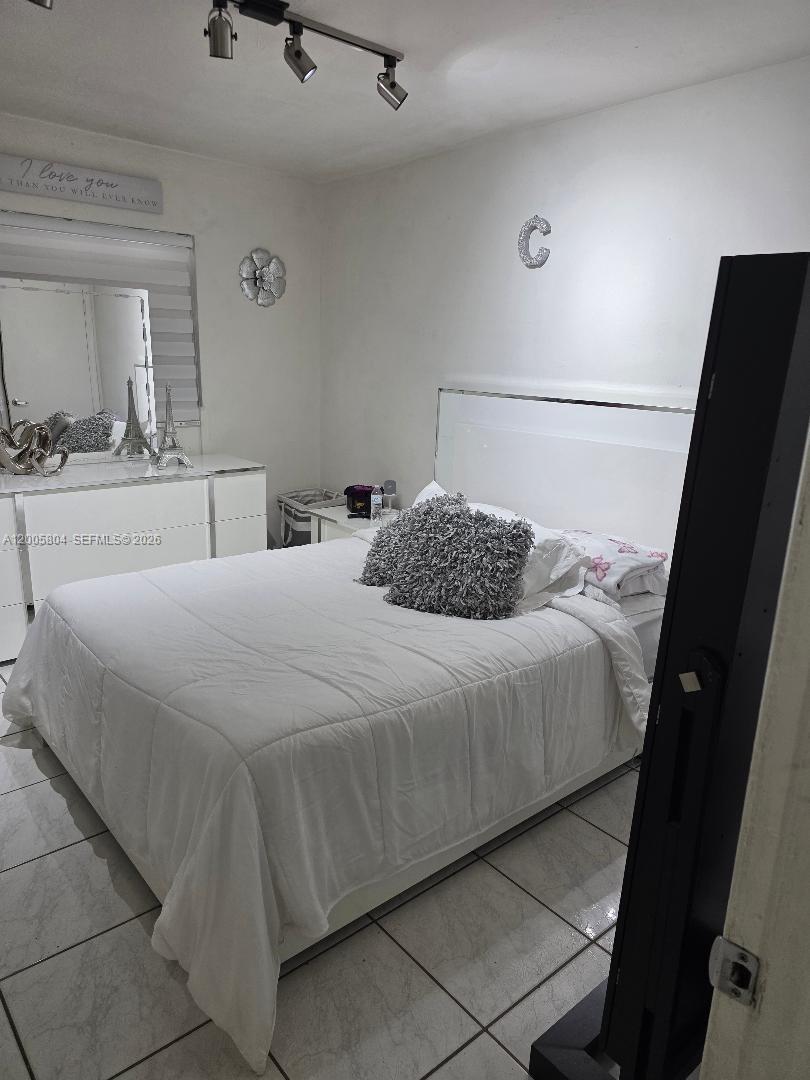 HIALEAH 9TH ADDN - Residential Lease