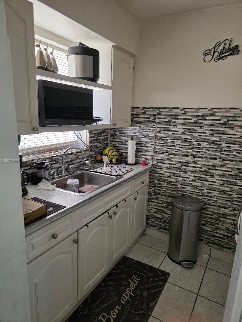 HIALEAH 9TH ADDN - Residential Lease