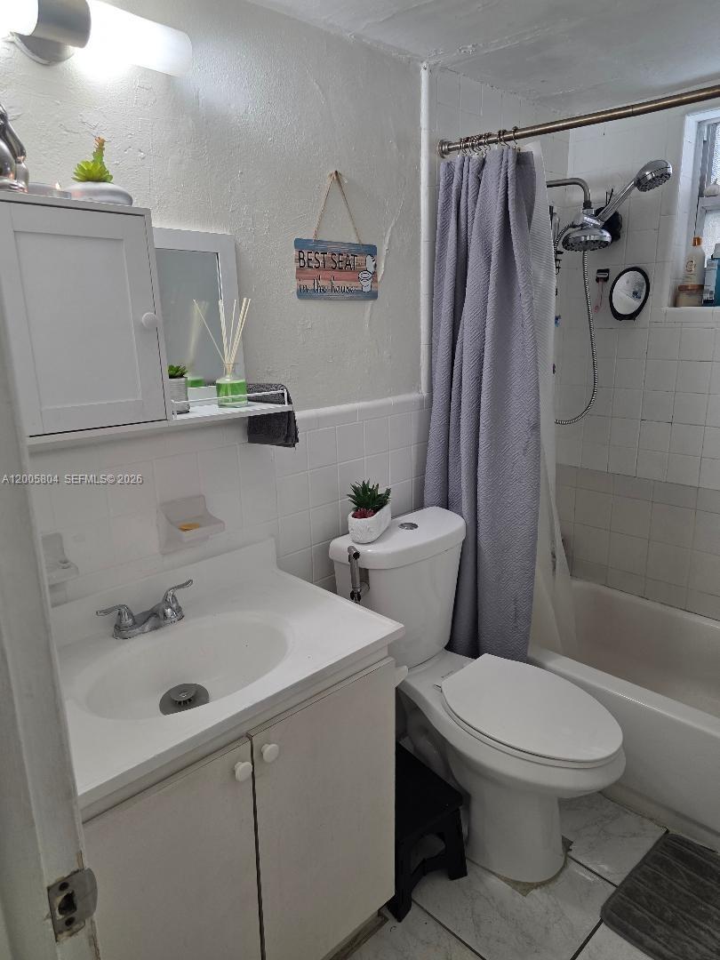 HIALEAH 9TH ADDN - Residential Lease