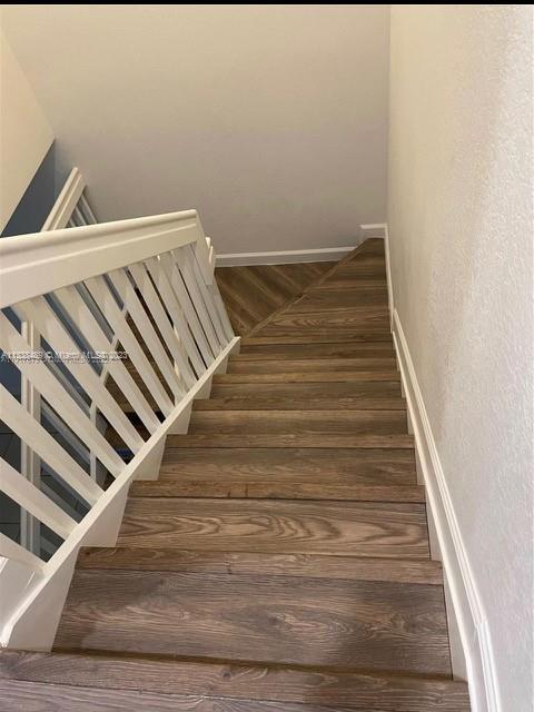 Photo 5 of 9 of listing adedc3b9-0fca-4e80-bd4e-da00c852167d townhome
