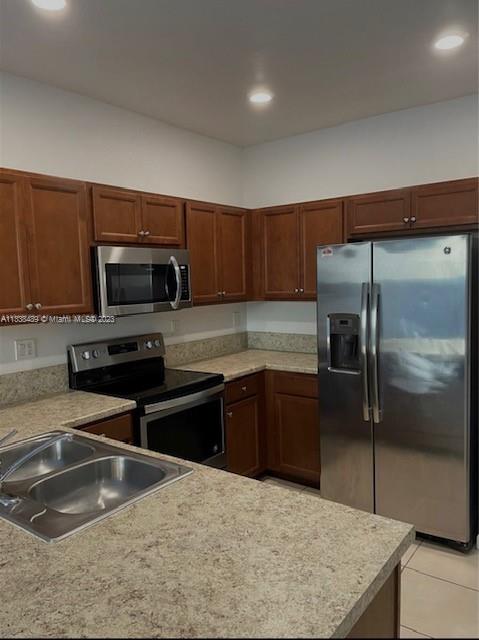 Photo 2 of 9 of listing adedc3b9-0fca-4e80-bd4e-da00c852167d townhome