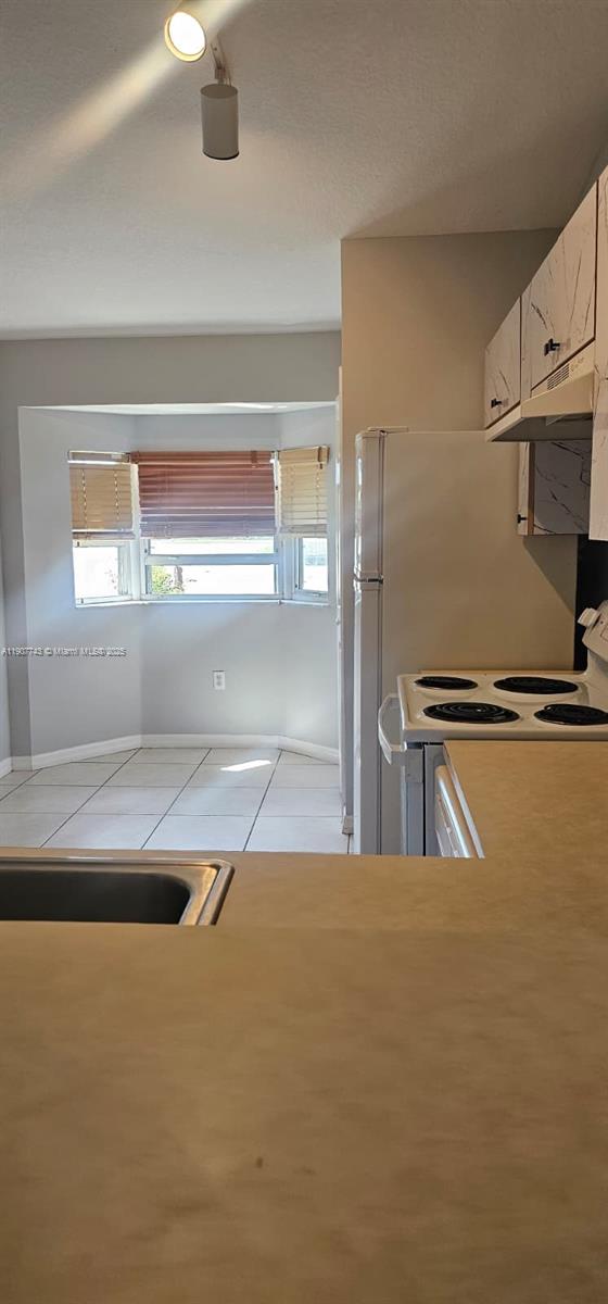 VENETIA GARDENS SOUTH CON - Residential Lease