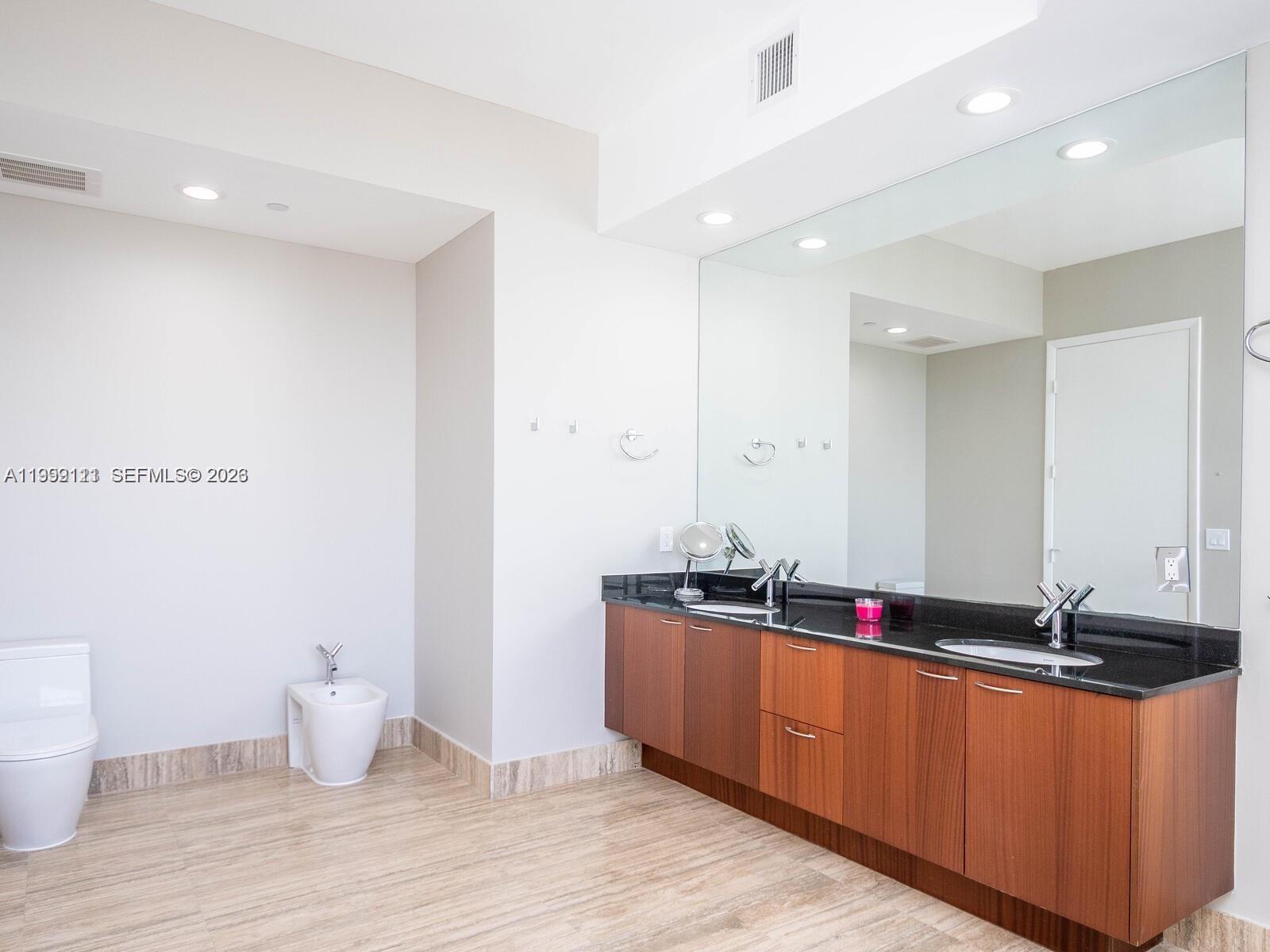 TDR TOWER II CONDO - Residential