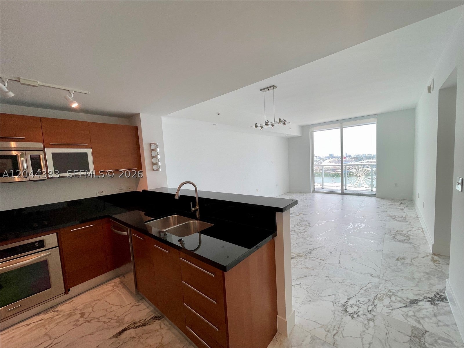 253 NE 2nd St 2409