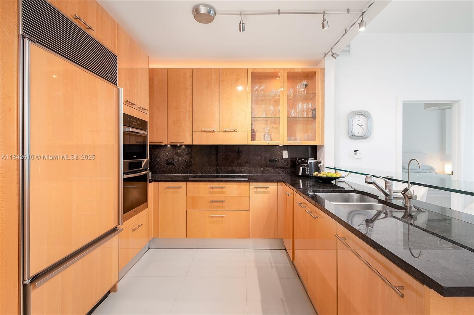 6799 Collins Ave 510, Miami Beach, FL, 33141/$949,000 3 6799 Collins Ave 510