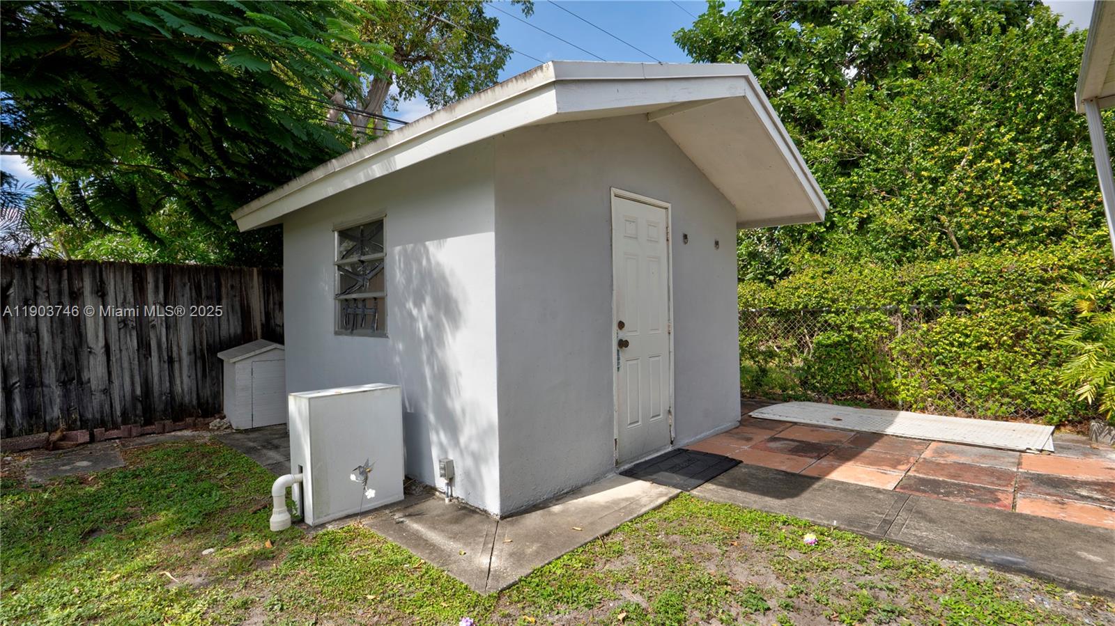 LEE MANOR 2ND ADDN - Residential