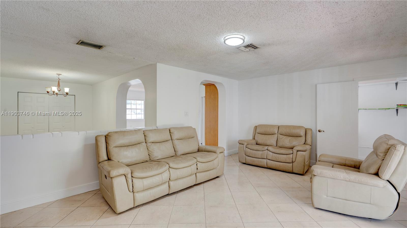 LEE MANOR 2ND ADDN - Residential