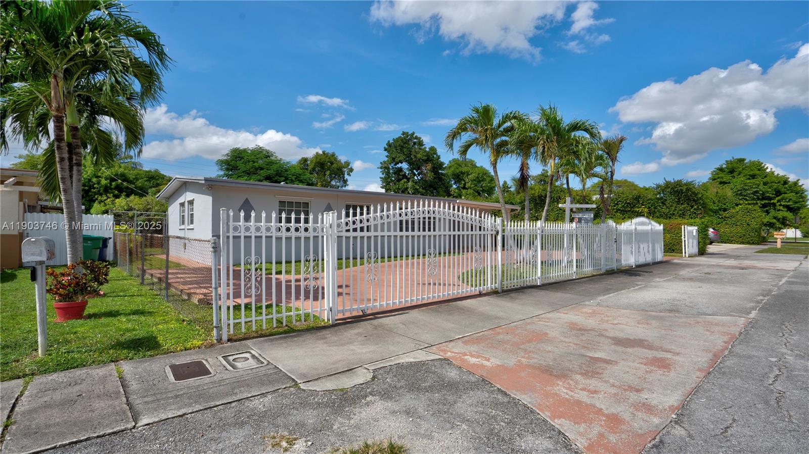 LEE MANOR 2ND ADDN - Residential