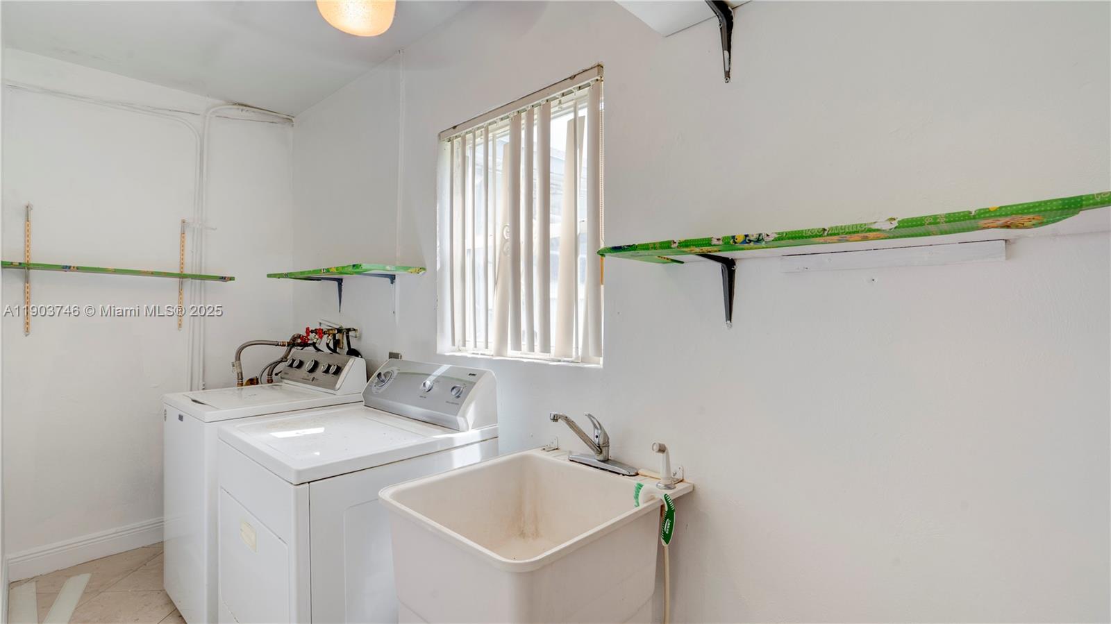 LEE MANOR 2ND ADDN - Residential