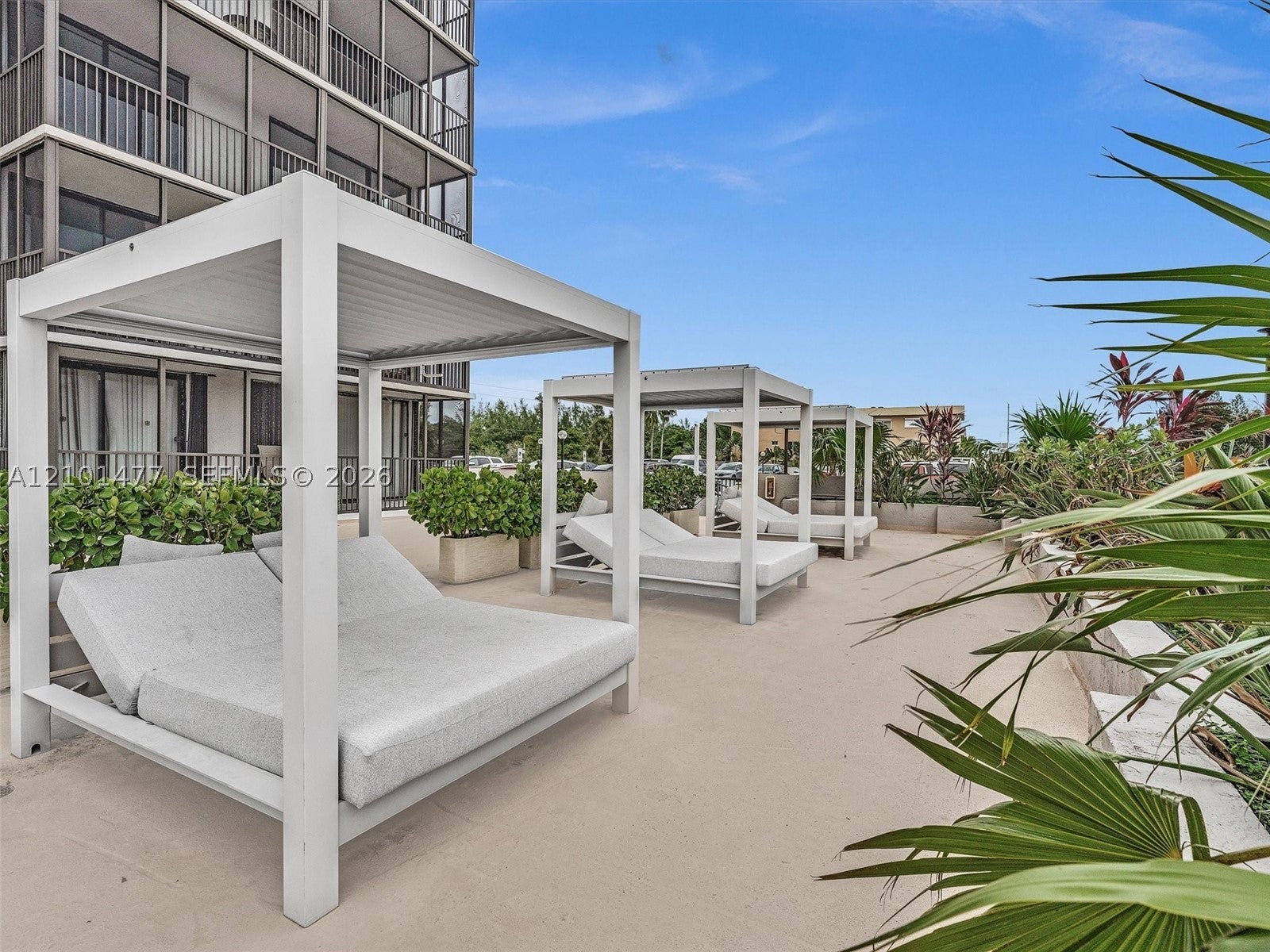 2500 NE 135th St C502