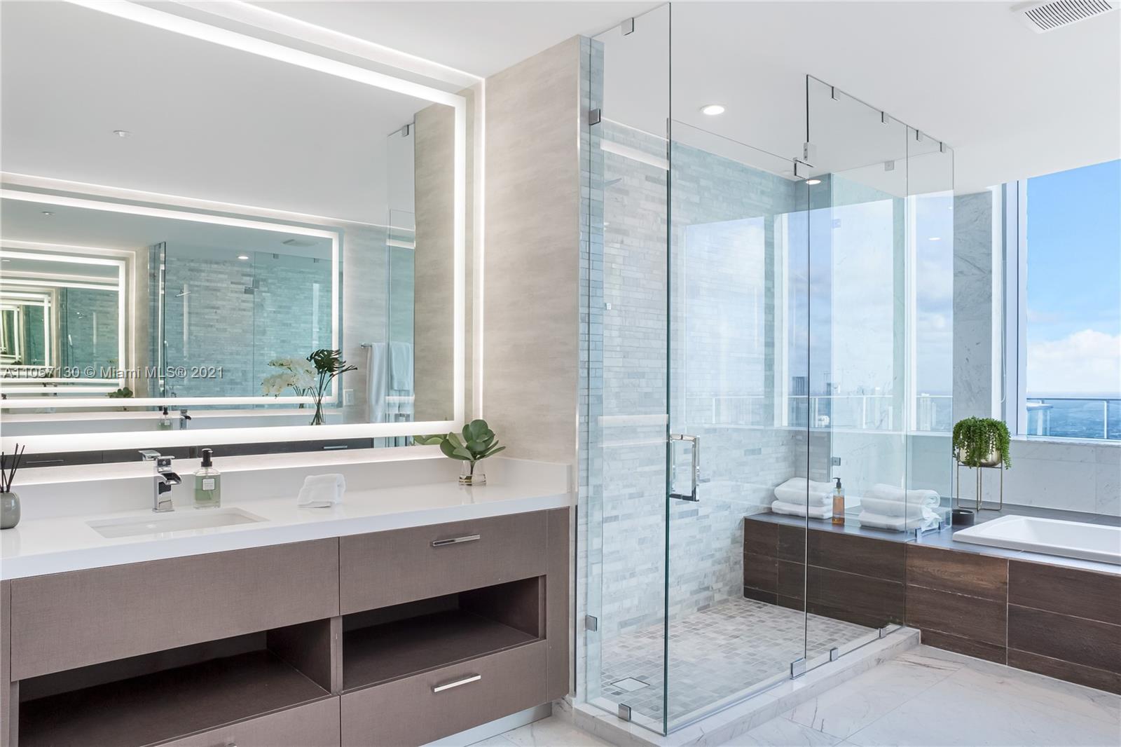 PARAMOUNT MIAMI WORLDCENT - Residential