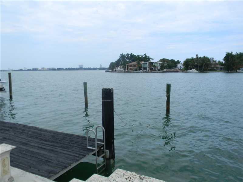 Opportunity to build custom home on HOT Venetian Islands. Partial wide bay view separates this lot from the rest. See plans and renderings on MLS. Structure and Design have been approved by DRB. City and county approval of MEP pending. Roof deck approve d.