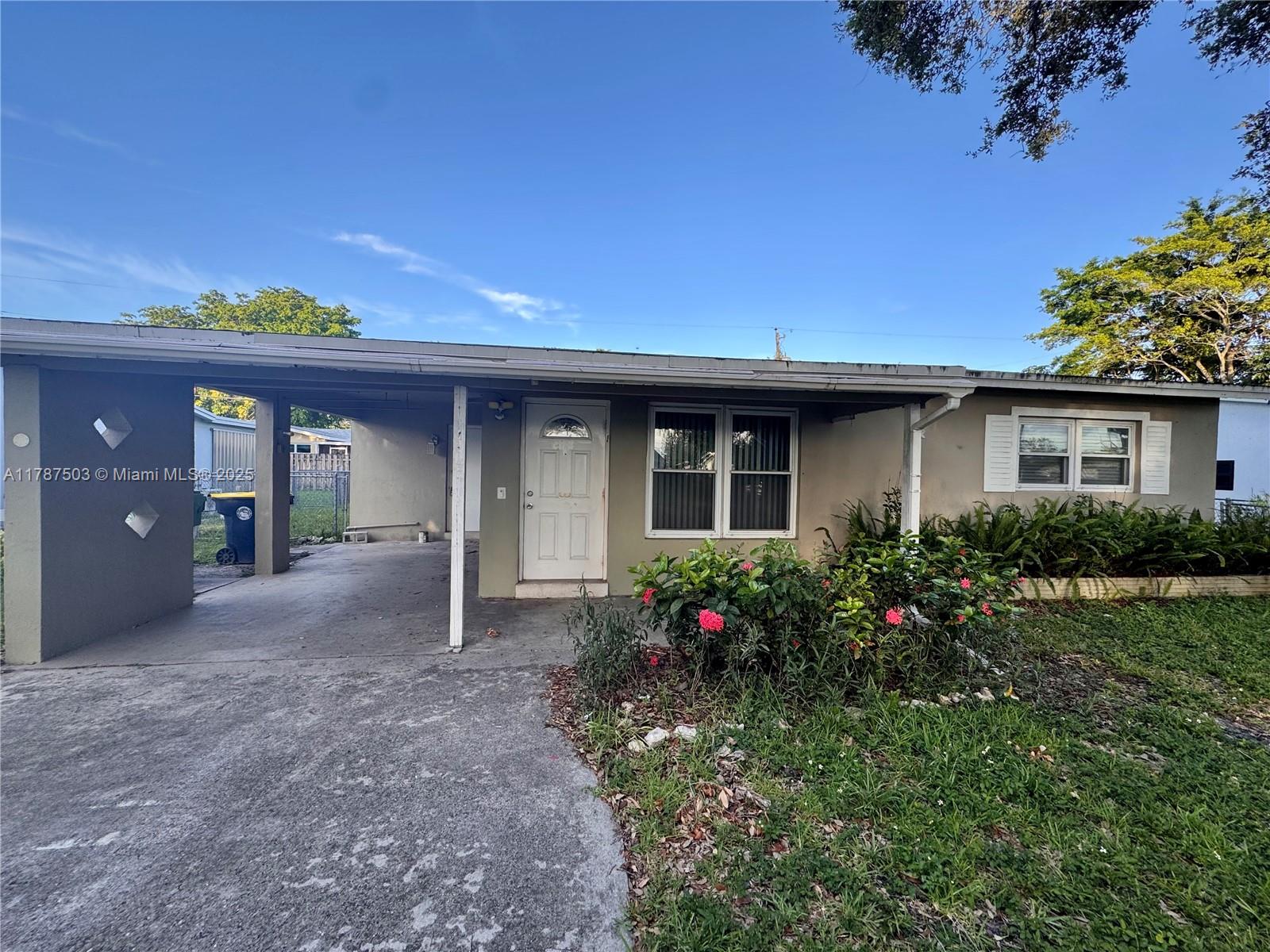 COZY 2/2 WITH HIGH IMPACT WINDOWS THAT HAS A CARPOET AND FENCED BACK YARD. LOCATED ON QUIET DEAD END STREET.UPDATED BATHROOMS ALONG WITH SPACIOUS KITCEN WITH S.S APPLINCES THAT OPEN TO A BRIGHT DINING ROOM.TILE FLOOR.