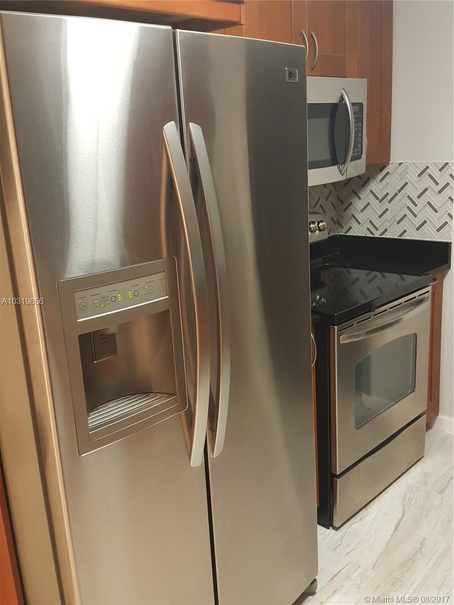 HOLLYWOOD LITTLE RANCHES - Residential