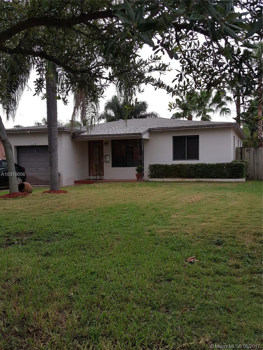 HOLLYWOOD LITTLE RANCHES - Residential