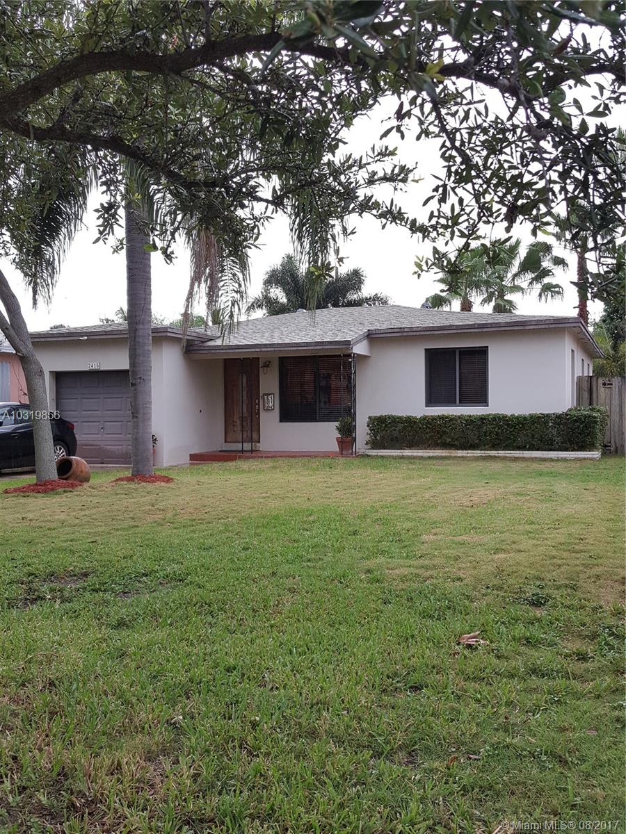 HOLLYWOOD LITTLE RANCHES - Residential