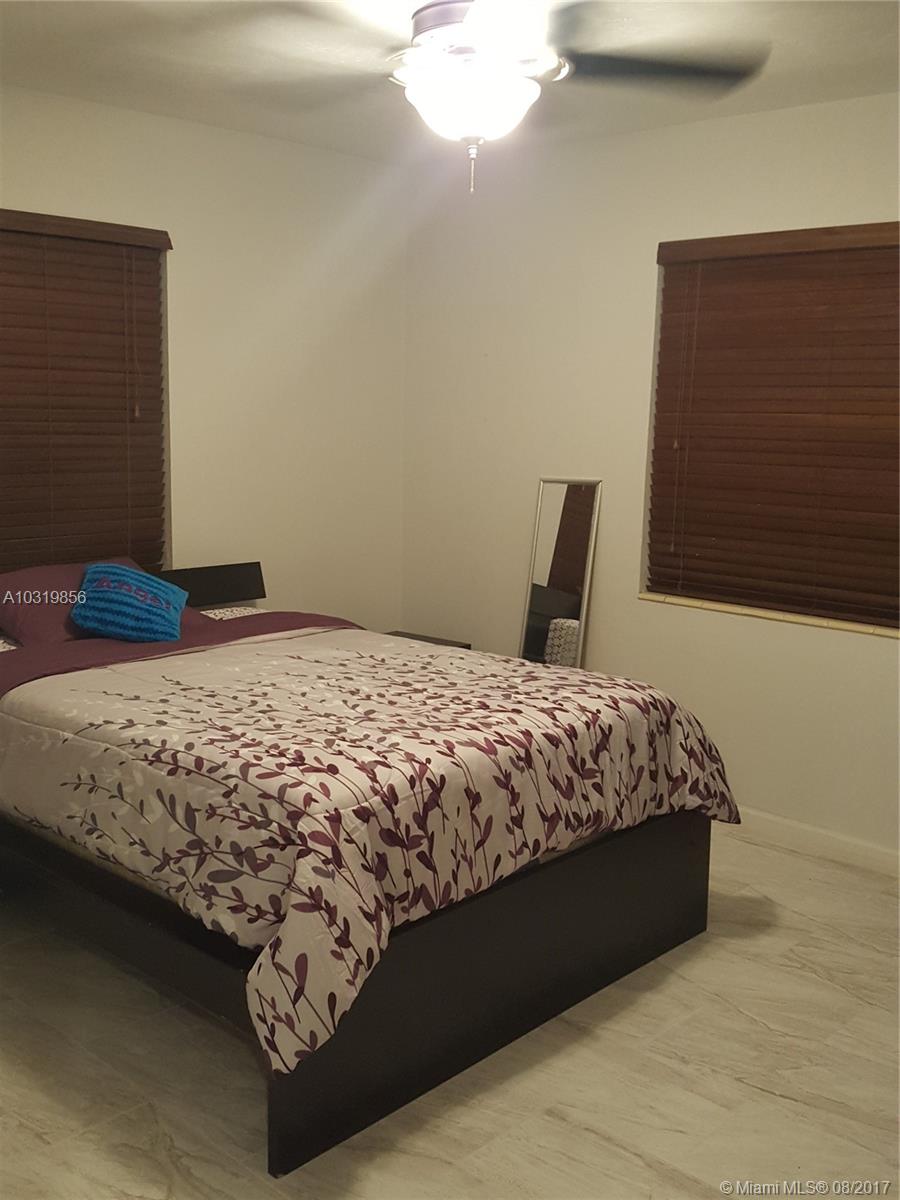 HOLLYWOOD LITTLE RANCHES - Residential