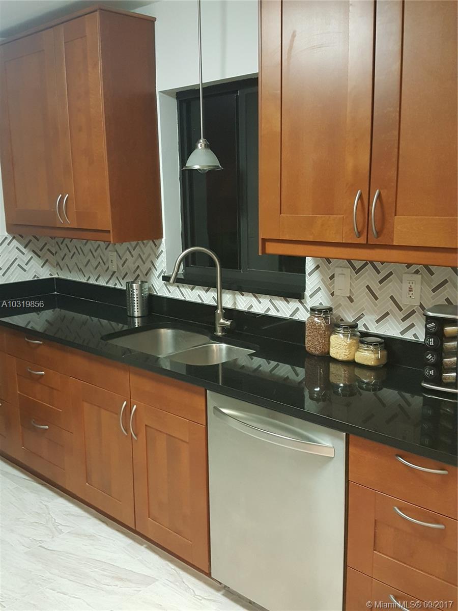 HOLLYWOOD LITTLE RANCHES - Residential