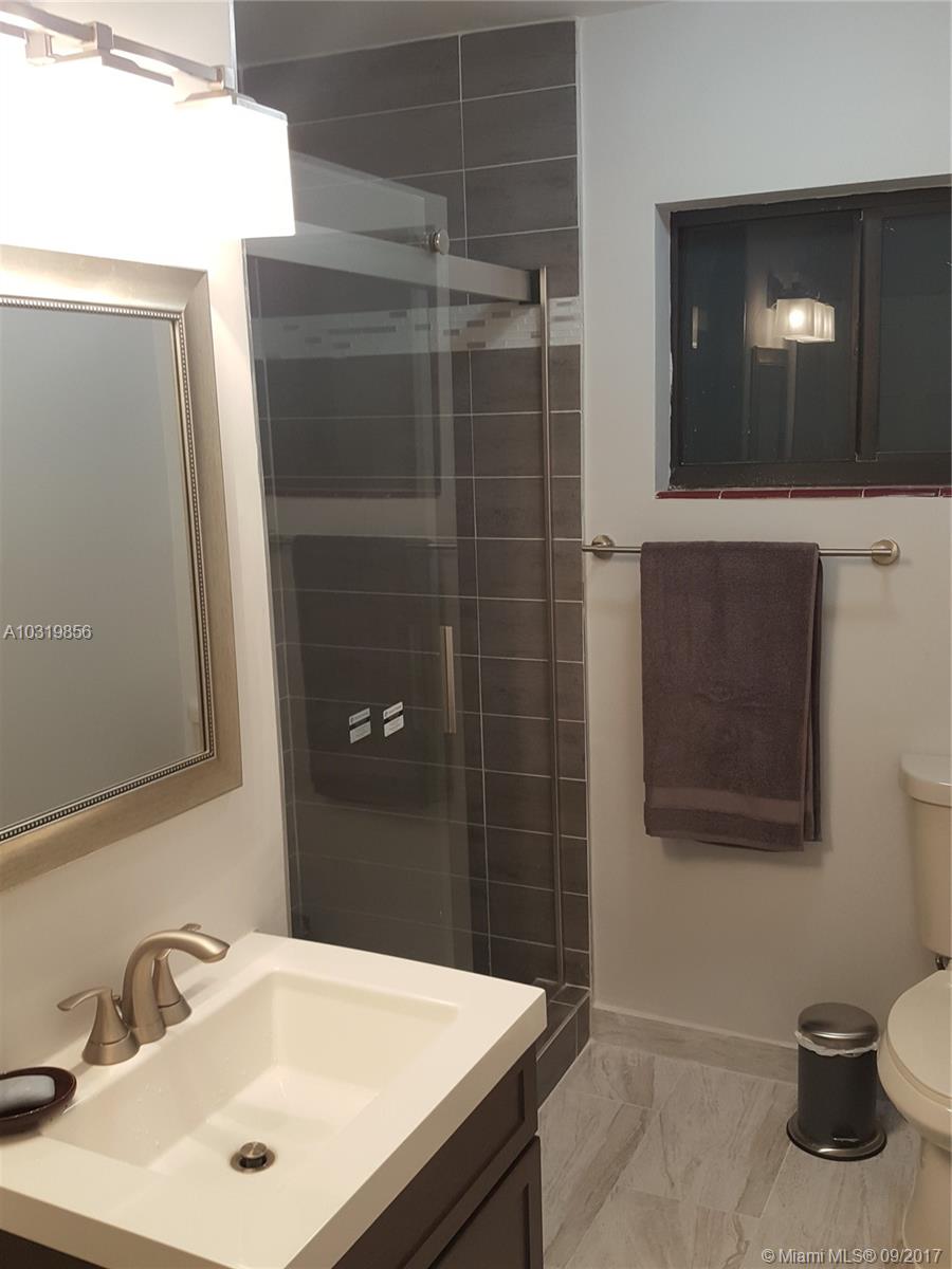 HOLLYWOOD LITTLE RANCHES - Residential