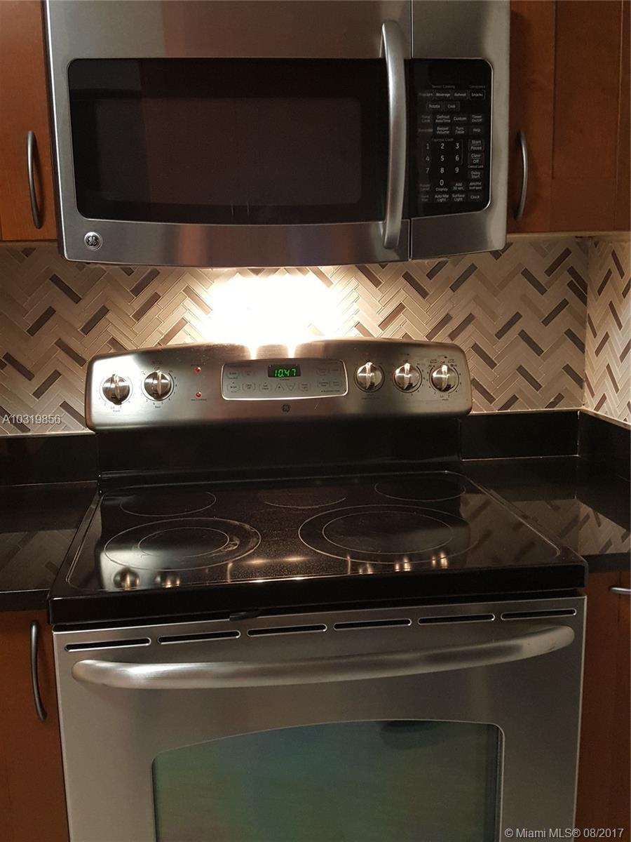 HOLLYWOOD LITTLE RANCHES - Residential