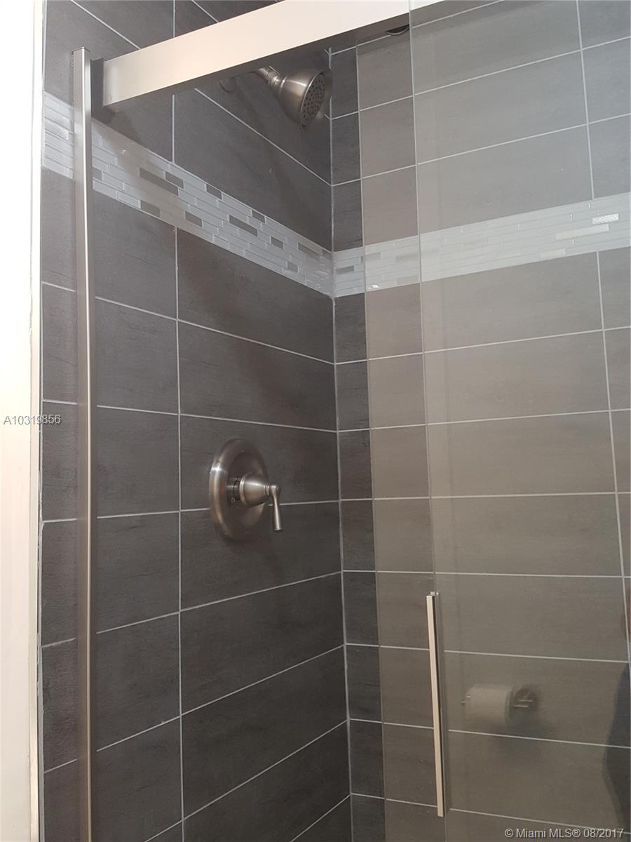 HOLLYWOOD LITTLE RANCHES - Residential