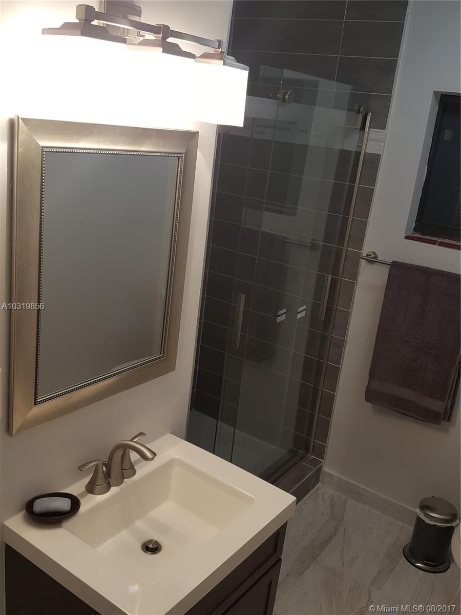 HOLLYWOOD LITTLE RANCHES - Residential