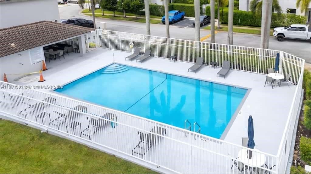 PEMBROKE SHORES - Residential Lease