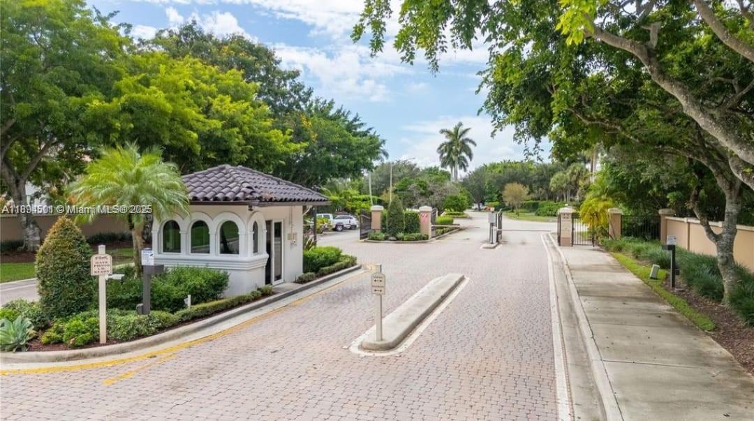 PEMBROKE SHORES - Residential Lease