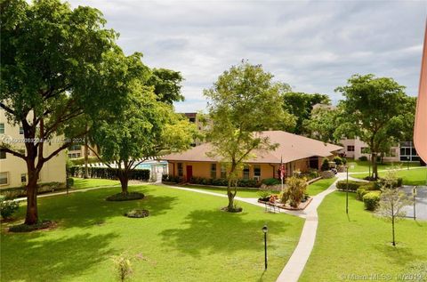 A home in Lauderdale Lakes