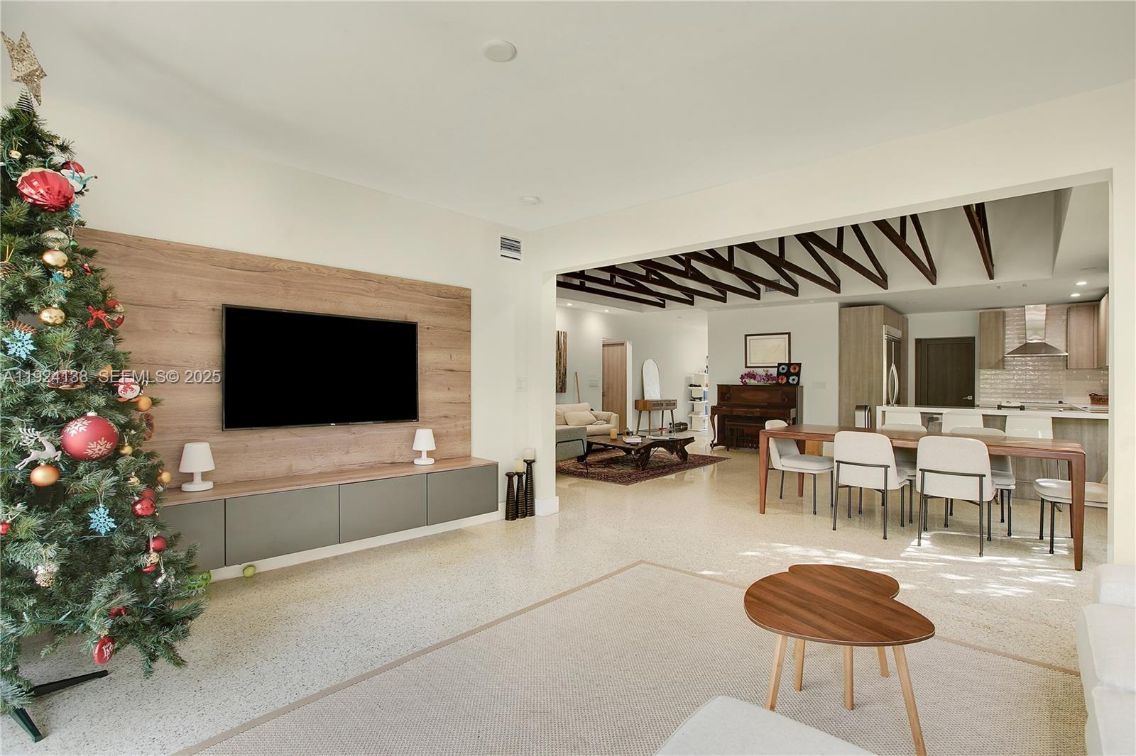 ALTOS DEL MAR NO 4 - Residential