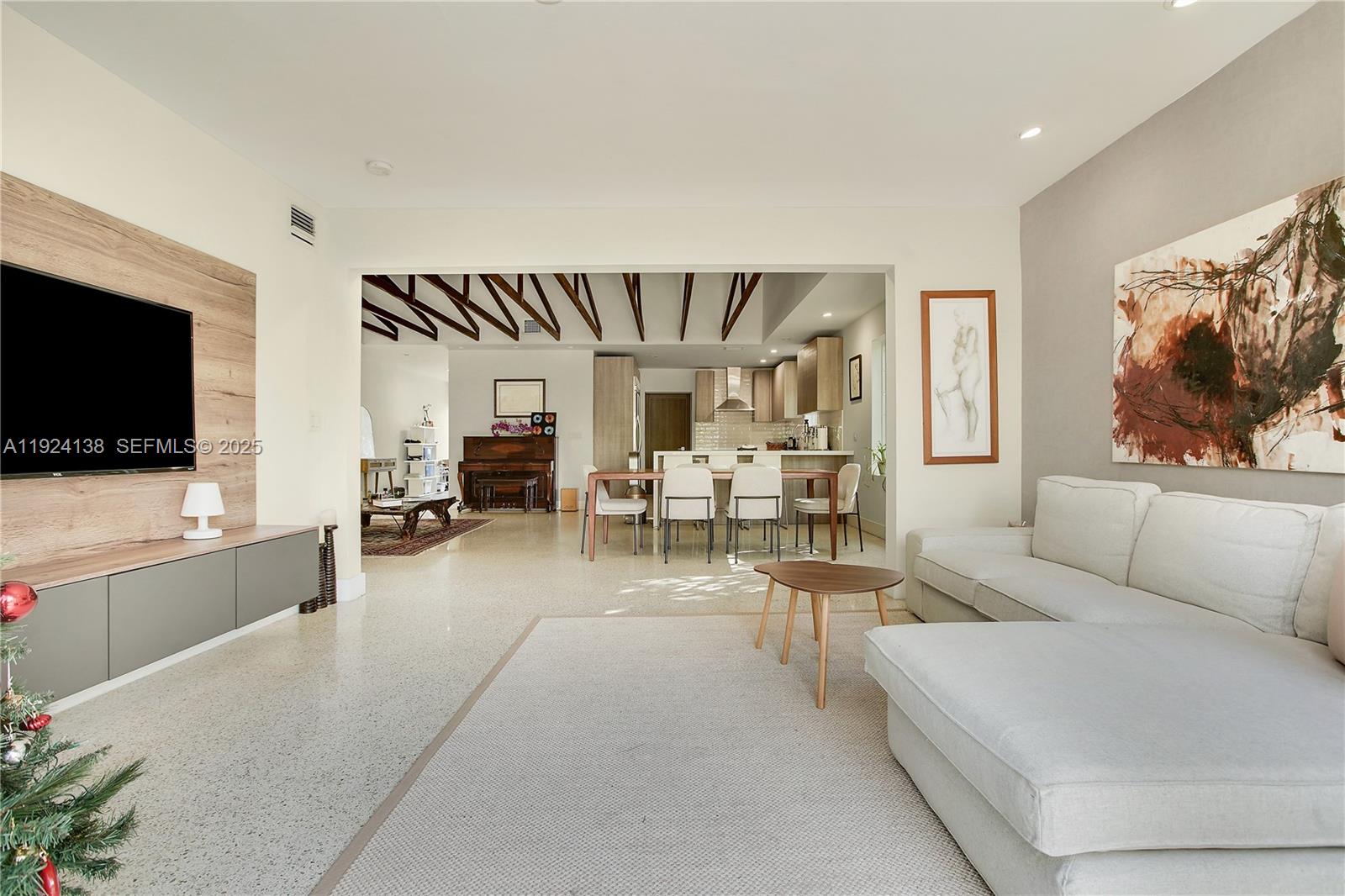 ALTOS DEL MAR NO 4 - Residential