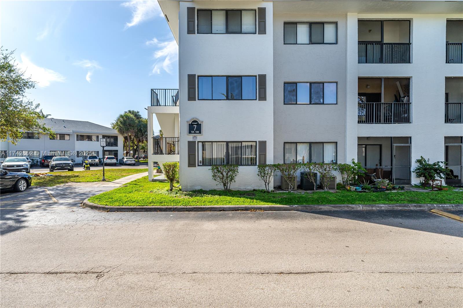 MARINA OAKS CONDO - Residential