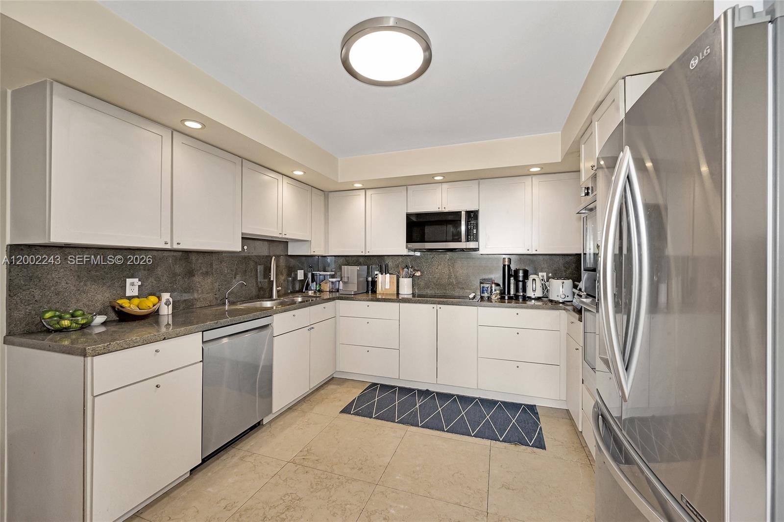 COMMODORE CLUB WEST CONDO - Residential Lease