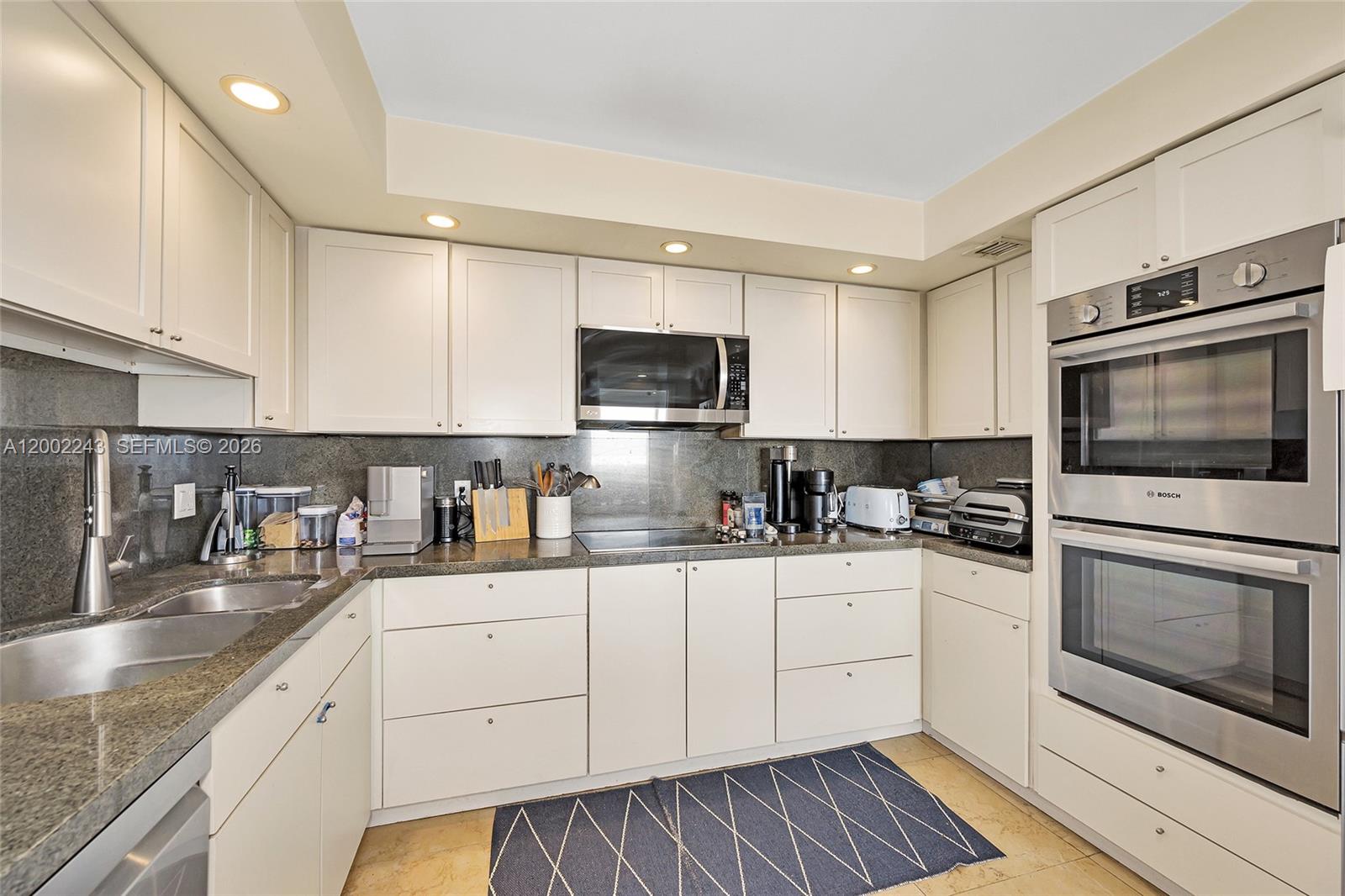 COMMODORE CLUB WEST CONDO - Residential Lease