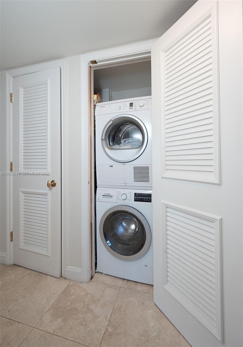 COMMODORE CLUB WEST CONDO - Residential Lease