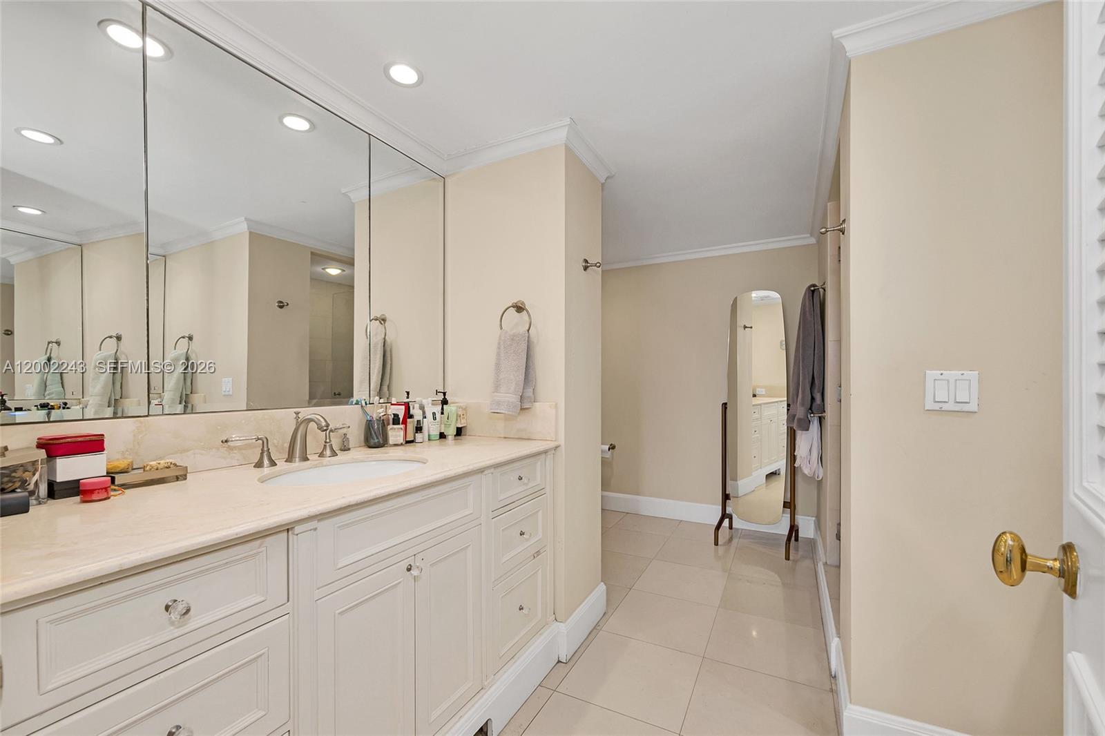 COMMODORE CLUB WEST CONDO - Residential Lease