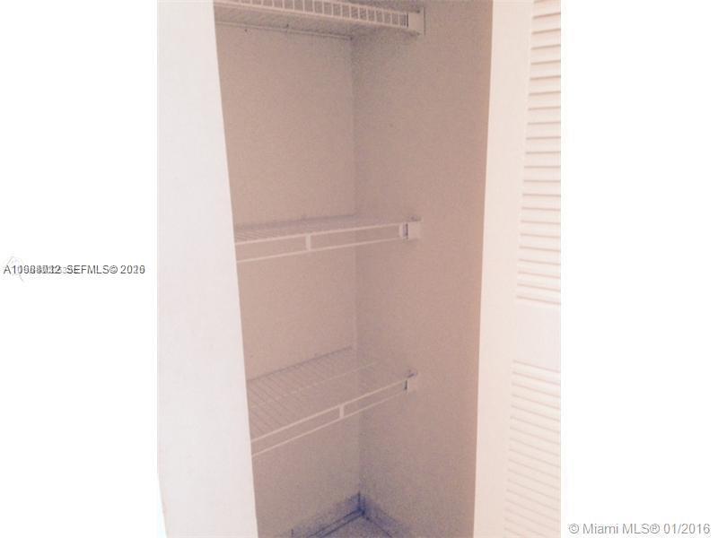 GOLFVIEW CL FONTAINBL PK - Residential